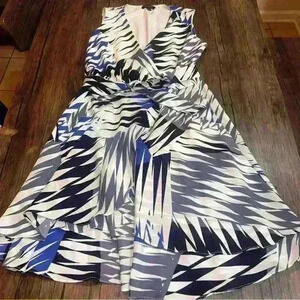 Banana Republic White Blue Drapey Layered V-Neck Dress Size 12 Pockets Abstract